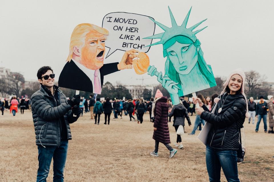 ميركل من الأفضل التحدث مع أحدهم بدلاً من التحدث عنه