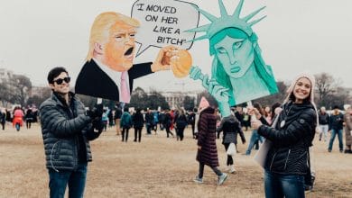 ميركل من الأفضل التحدث مع أحدهم بدلاً من التحدث عنه