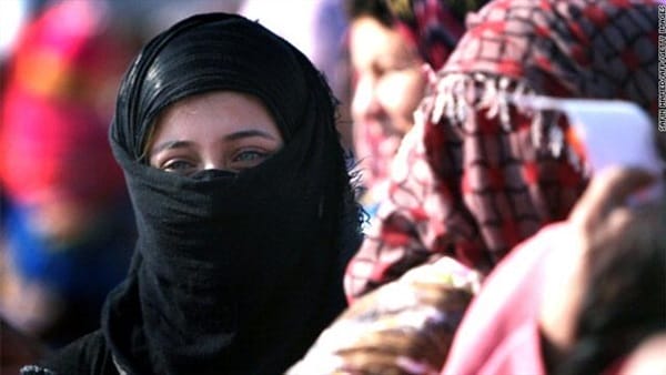 الدعارة من أجل البقاء على قيد الحياة : رحلة الفرار من الموت لموتٍ أكبر!