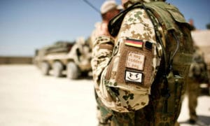 قصة الملازم Nazi الذي انتحل صفة لاجئ سوري ليخون بلده !