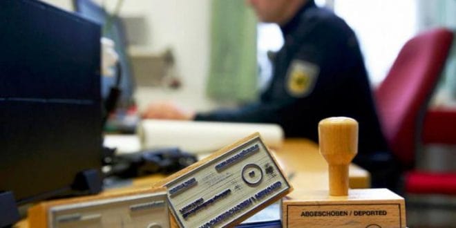 التحقيق مع المكتب الاتحادي للاجئين في ألمانيا على خلفية قصة الملازم NAZI