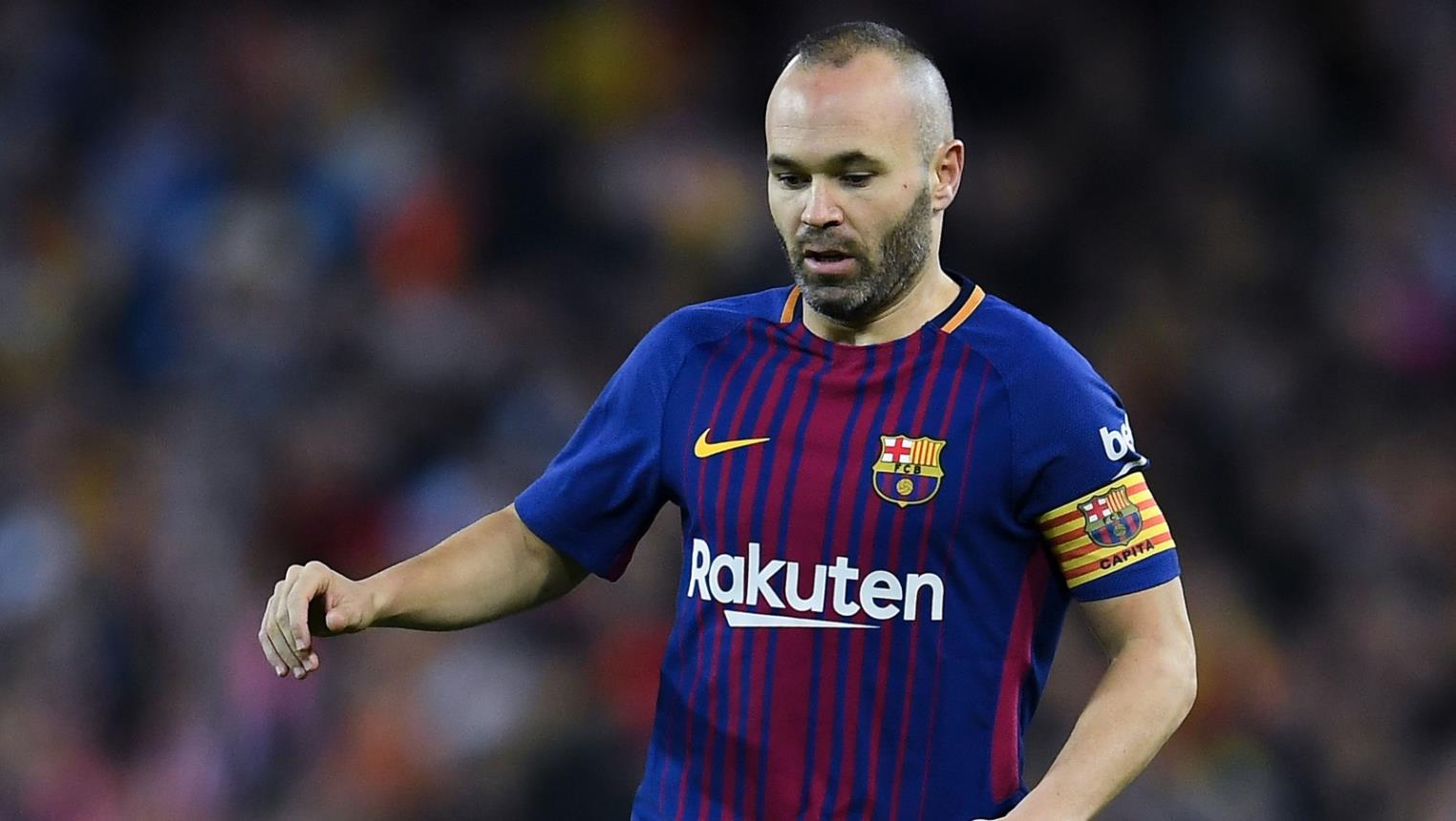 خليفة انيستا من الدوري الإيطالي على رادار إدراة برشلونة بعد إعلان اللاعب الدولي عن رحيله