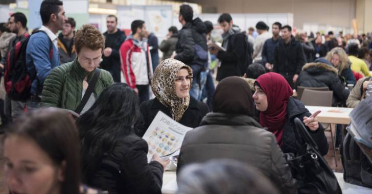 ترحيل لاجئين إلى سوريا