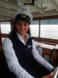 لاجئة سورية تعمل قبطان على متن سفينة ألمانية ..بعد نجاتها من الموت عدة مرات لاجئة سورية تعمل قبطان