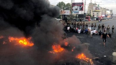 مظاهرات لبنان تشعل الشارع السياسي والحريري يمهل شركاءه 72 ساعة للخروج من الأزمة