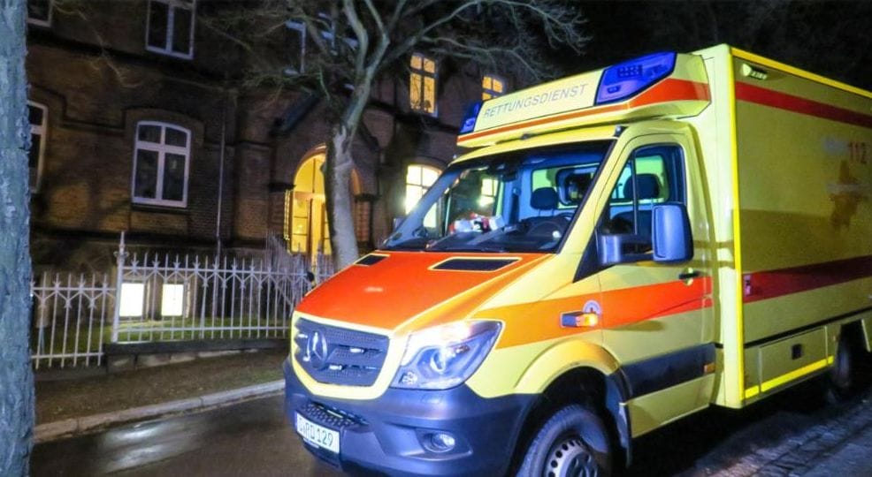 ألمانيا : شجار دموي سوري ـ ايراني في كنيسة من أجل "هدايا عيد الميلاد" ينتهي بحالة طعن ألمانيا شجار دموي سوري ـ ايراني في كنيسة من أجل هدايا عيد الميلاد ينتهي بحالة طعن