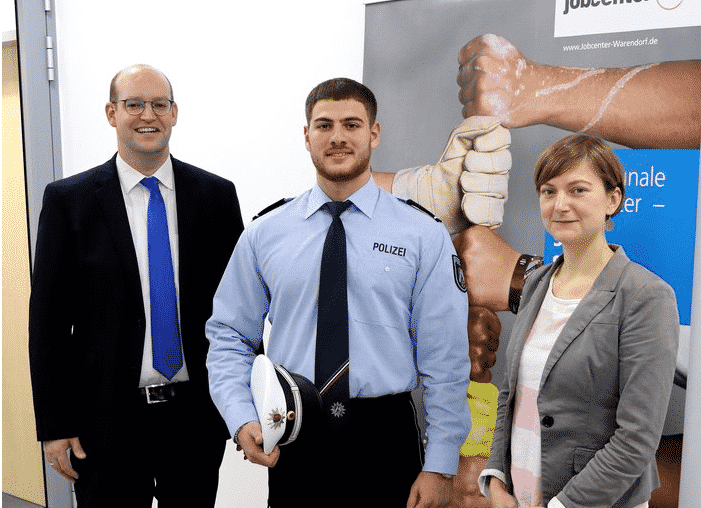 ألمانيا موقع ألماني يسلط الضوء على أول لاجئ سوري أصبح رجل شرطة