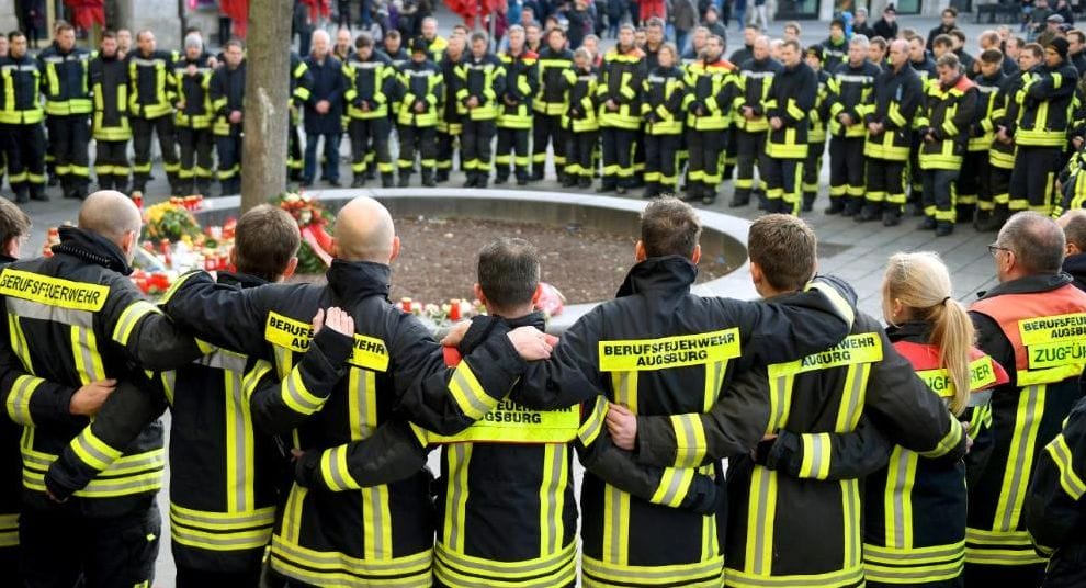 مقتل رجل إطفاء في مشاجرة مع مراهقين في أحدى شوارع المدن الألمانية وصدمة تجتاح البلاد