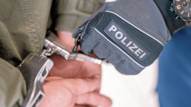 ألمانيا اعتقال فتى سوري بتهمة اغتصاب شابة ومقاومة الشرطة والتسبب بإصابة أحد عناصرها