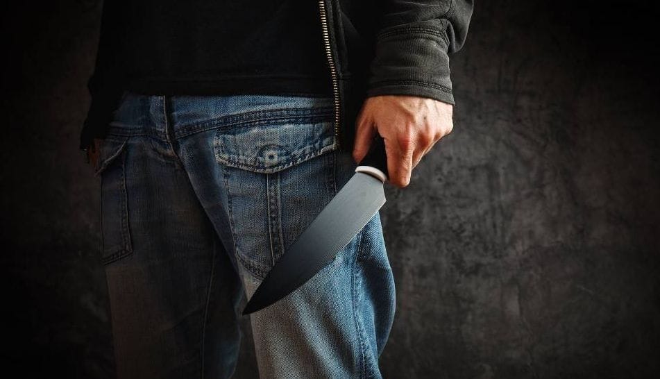 ألمانيا : اعتقال رجل سوري هاجم زوجته السابقة بعد اقتحام شقتها و طعن ابنته بسكين ألمانيا اعتقال رجل سوري هاجم زوجته السابقة بعد اقتحام شقتها و طعن ابنته بسكين