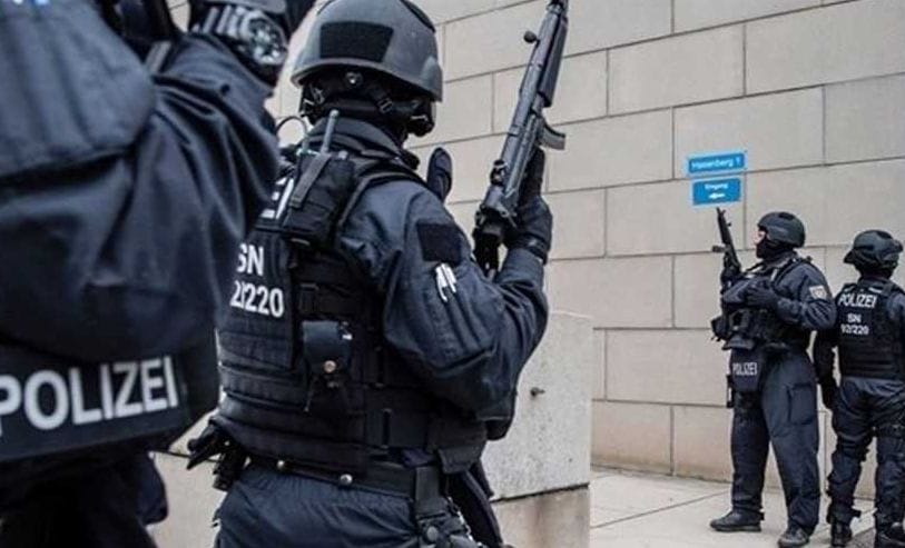 الشرطة الألمانية : اعتقال قيادي كردي رفيع المستوى في حزب العمال الكردستاني الشرطة الألمانية اعتقال قيادي كردي رفيع المستوى في حزب العمال الكردستاني