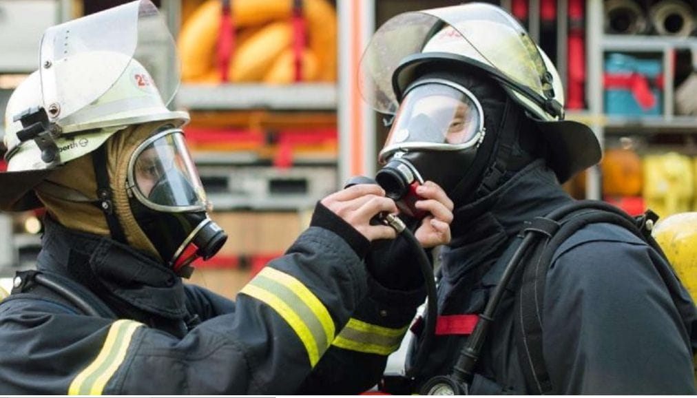 والد طفل ألماني يثير الجدل لرفضه جلوس طفله بجانب طفل سوري في إحدى الفعاليات المحلية والد طفل ألماني يثير الجدل لرفضه جلوس طفله بجانب طفل سوري في إحدى الفعاليات المحلية