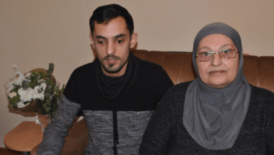 صحيفة ألمانية تسلط الضوء على شاب سوري كفيف تفوق في الدراسة ويسعى لتحقيق حلمه