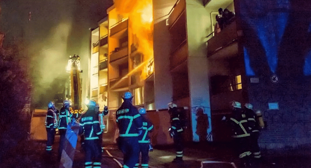 ألمانيا.. سجن لاجئ سوري أحرق متجره من أجل نقود شركة التأمين والتبرعات ألمانيا.. سجن لاجئ سوري أحرق متجره من أجل نقود شركة التأمين والتبرعات