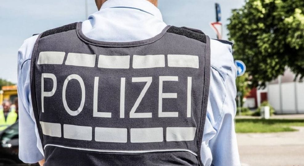 تجاوزات الشرطة الألمانية تعود إلى الانتقادات مجدداً بسبب ضرب رجل تونسي على طريقة جورج فلويد تجاوزات الشرطة الألمانية تعود إلى الانتقادات مجدداً بسبب ضرب رجل تونسي