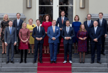 استقالة الحكومة الهولندية بعد فضيحة اتهامها عن طريق الخطأ عائلات بالاحتيال