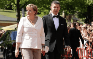 أنجيلا ميركل برفقة يواكيم سوير